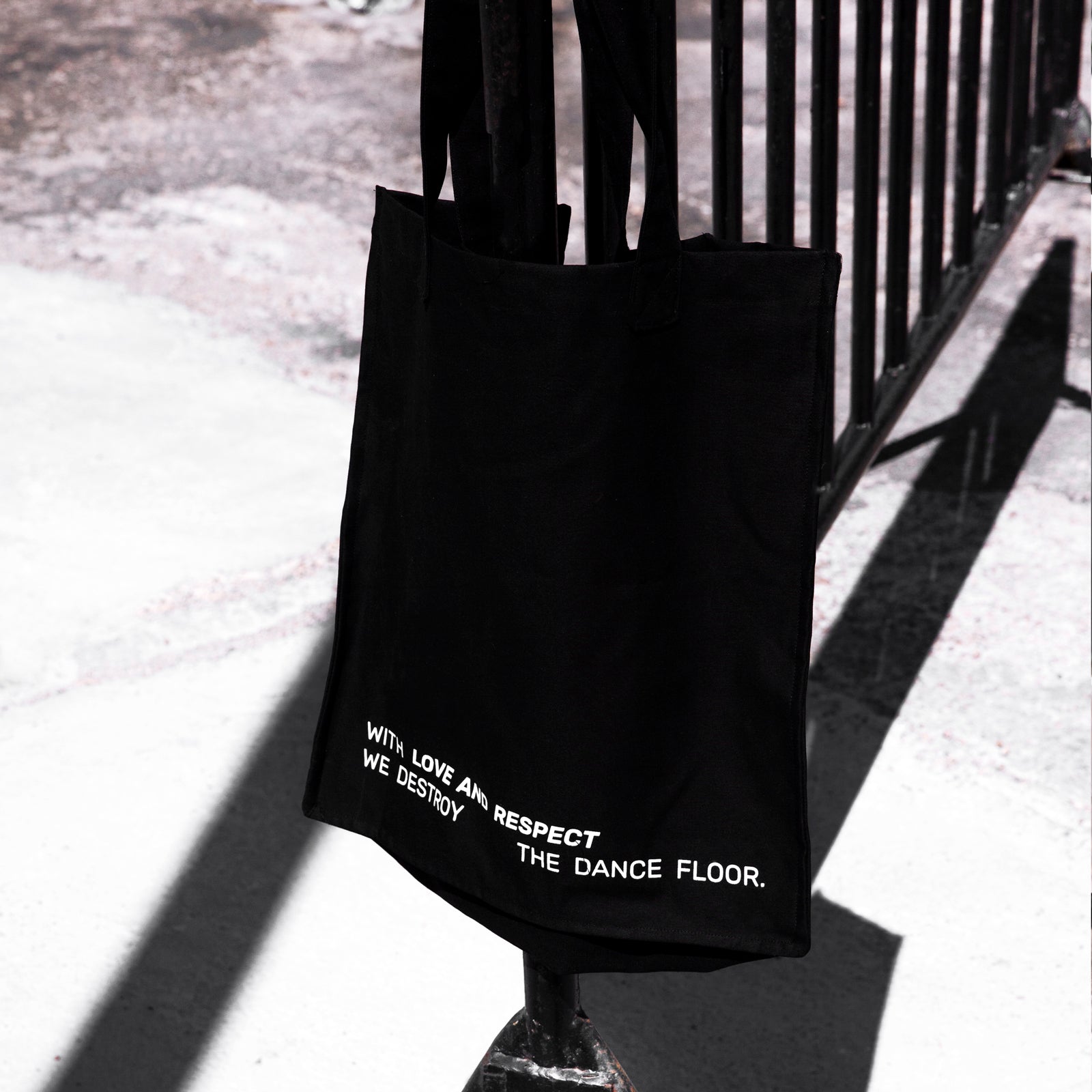 TOTE BAG LOVE & RESPECT NEGRO