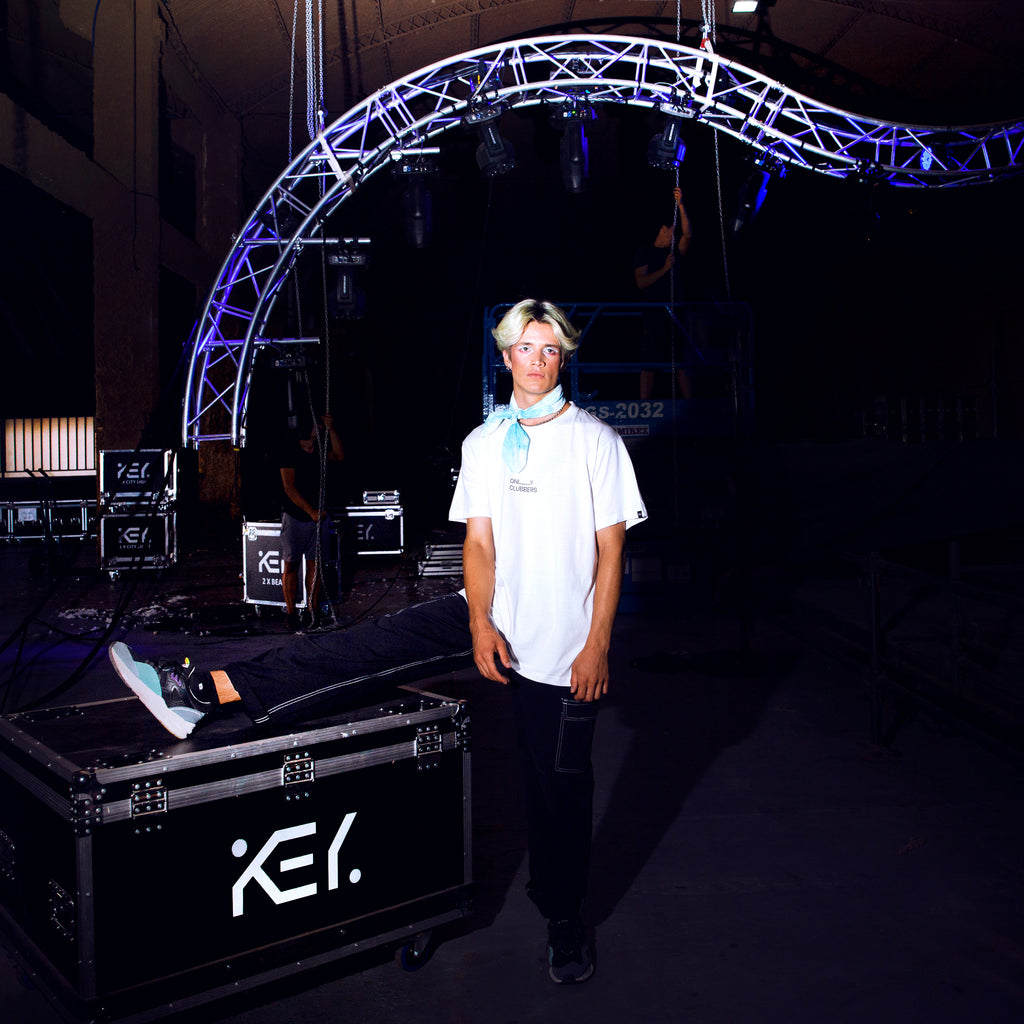 CAMISETA ONLY CLUBBERS BLANCO