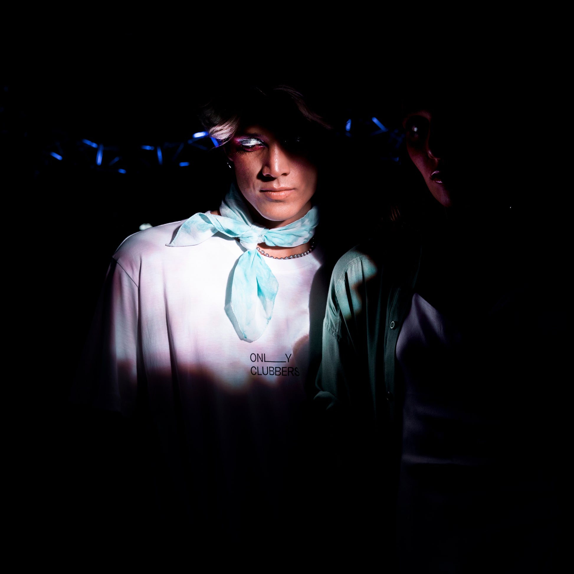 CAMISETA ONLY CLUBBERS BLANCO